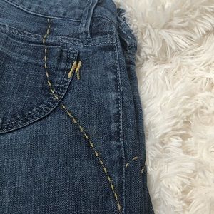 💛 Guess by Marciano 👖 Jeans with Gold Details 💛